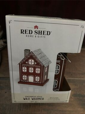 Red Shed Pomegranate Yule Mule Gingerbread House Wax Warmer - Red & Cream